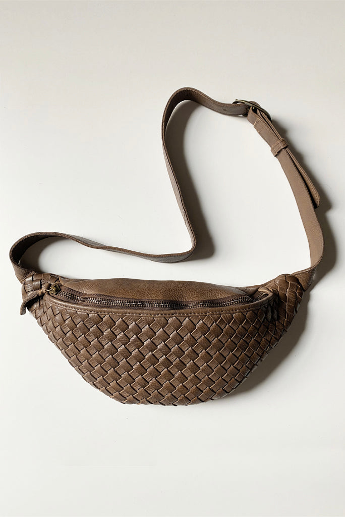 CNP NEW CROSS WOVEN FANNY PACK, BROWN